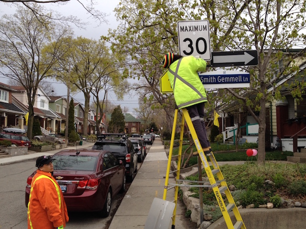 30 km/h sign being installed