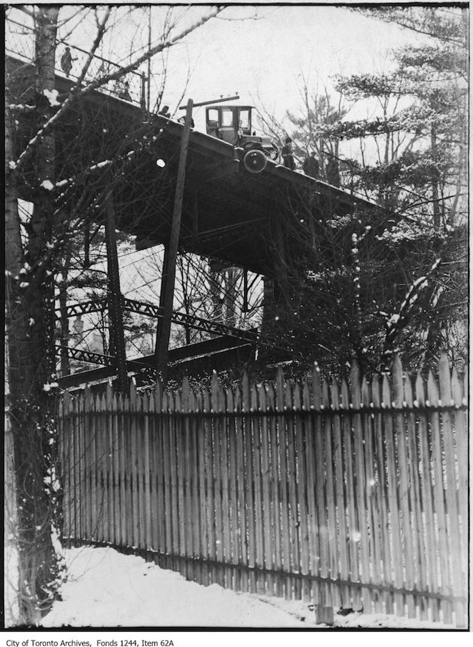 Electric automobile in accident on Glen Road Bridge. - 1912